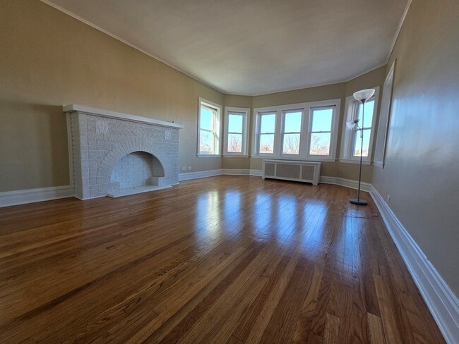 4831 W Roscoe St in Chicago, IL - Foto de edificio - Building Photo