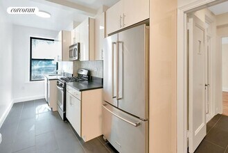 210 E 68th St in New York, NY - Foto de edificio - Building Photo