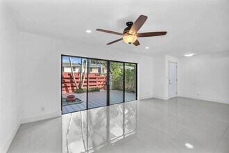 3896 Meadow Ln in Hollywood, FL - Building Photo - Building Photo