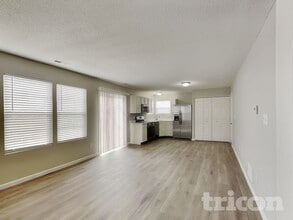 824 Daybreak Dr in Avon, IN - Building Photo - Building Photo