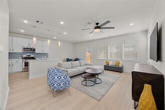 1512 Honaker Wy in Leander, TX - Foto de edificio - Building Photo
