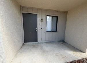 22523 Westchester Blvd, Unit 22523 Westchester BLVD F101 in Port Charlotte, FL - Foto de edificio - Building Photo