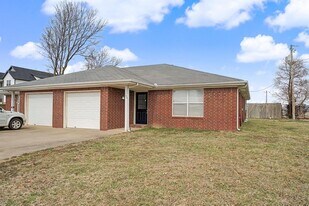 194 Hall Dr in Pea Ridge, AR - Building Photo
