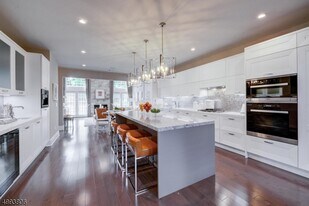 1474 Alpine Ridge Way in Mountainside, NJ - Building Photo