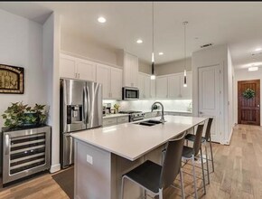 5015 Meridian Ln in Addison, TX - Building Photo - Building Photo