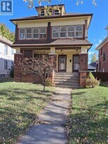 368 HALL in Windsor, ON - Building Photo