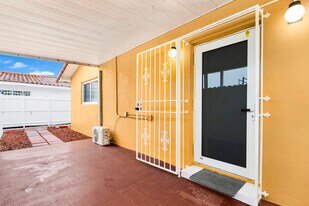 630 SW 62nd Ave, Unit 2 in Miami, FL - Building Photo