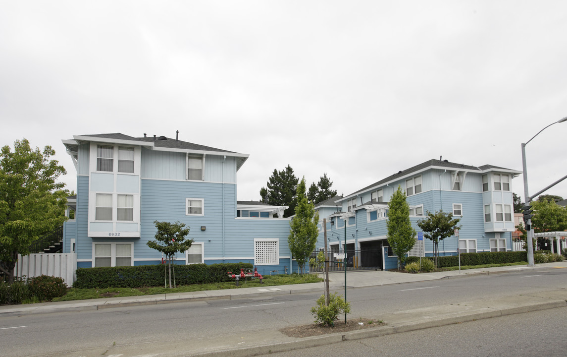 Foothill Family Apartments in Oakland, CA - Building Photo