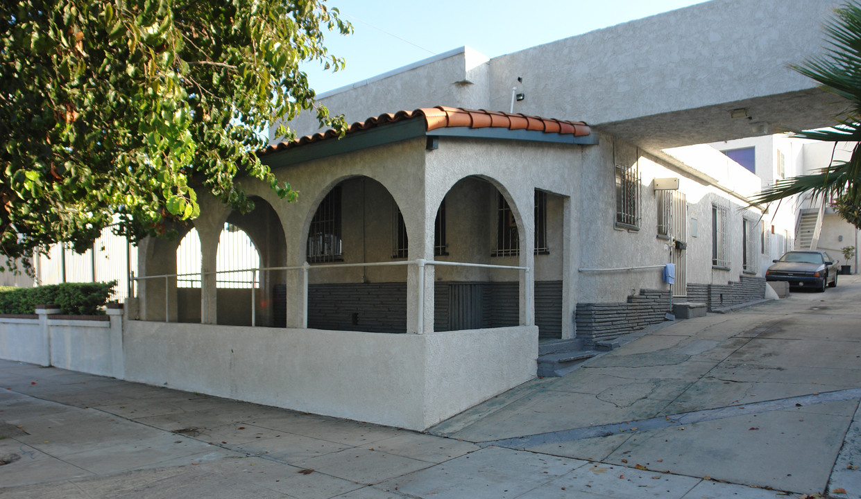 2561 Colorado Blvd in Los Angeles, CA - Building Photo