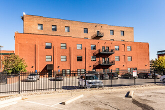 915 Broadway Apartments in Kansas City, MO - Foto de edificio - Building Photo