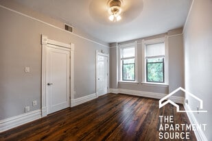 2031 W Moffat St in Chicago, IL - Building Photo