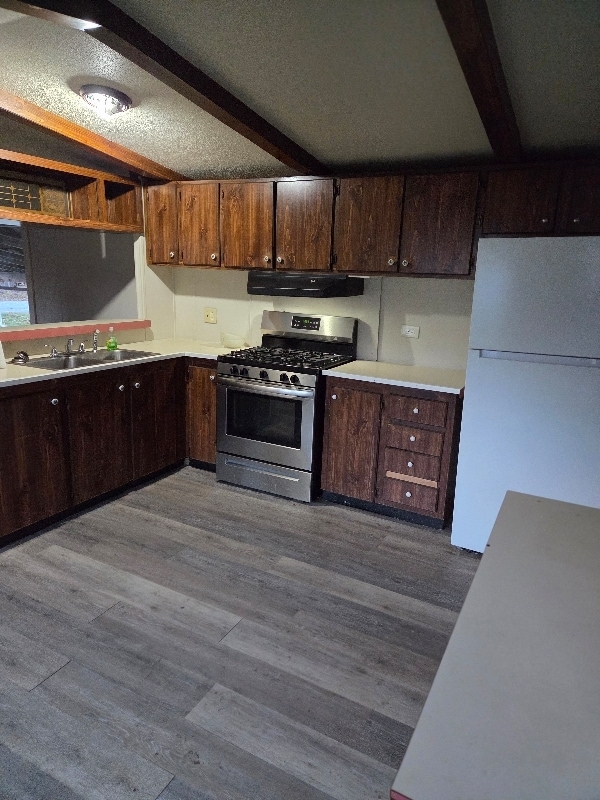 property at 8 Geer Rd