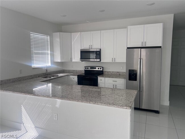 970 Lakeside Dr in Lehigh Acres, FL - Building Photo - Building Photo