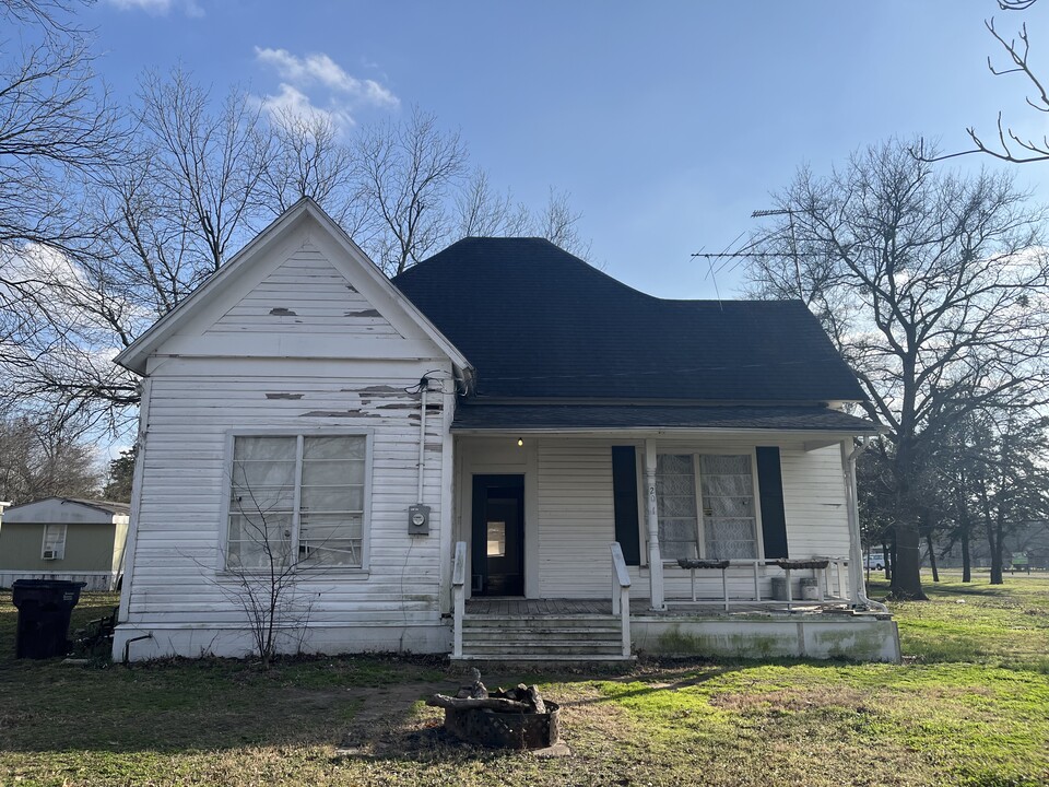 201 W Kirby in Quinlan, TX - Foto de edificio