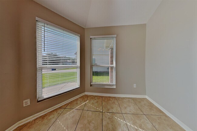 16624 Foursquare Dr