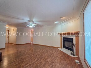 315 Terrace Dr in Waukee, IA - Building Photo - Building Photo