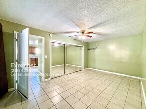 1122 E 60th St in Los Angeles, CA - Building Photo - Building Photo