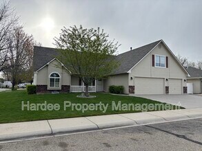 3313 W Cherry Ln in Meridian, ID - Building Photo - Building Photo