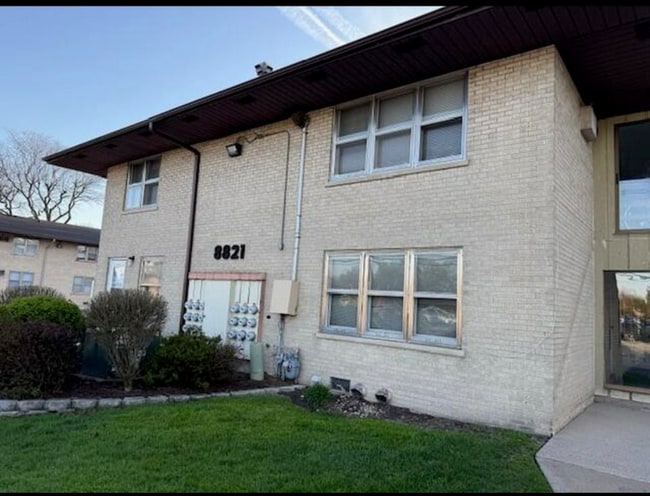 8821 Schneider Ave in Highland, IN - Building Photo - Building Photo