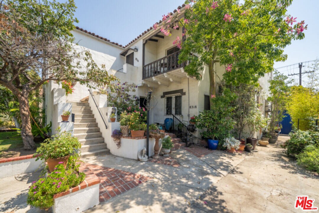8316 4th St in Los Angeles, CA - Building Photo