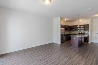 Marquis Place Apartment Homes in Murrysville, PA - Foto de edificio - Building Photo