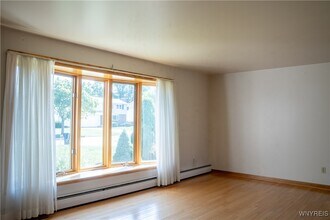 102 Brooklane Dr in Buffalo, NY - Building Photo - Building Photo