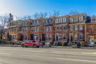 117-127 Davenport Rd in Toronto, ON - Building Photo