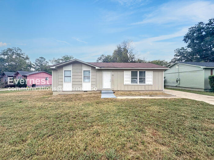 1560 Meadow Ln in Birmingham, AL - Building Photo