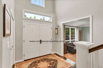 5698 La Mesa Ct in Lake Oswego, OR - Building Photo - Building Photo