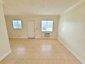 1829 N A St in Lake Worth Beach, FL - Building Photo - Building Photo