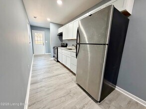 2407 W Jefferson St in Louisville, KY - Building Photo - Building Photo