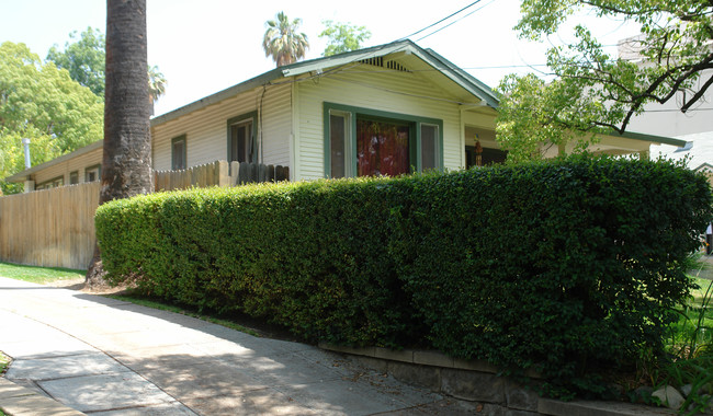 855-871 E Elizabeth St in Pasadena, CA - Building Photo - Building Photo