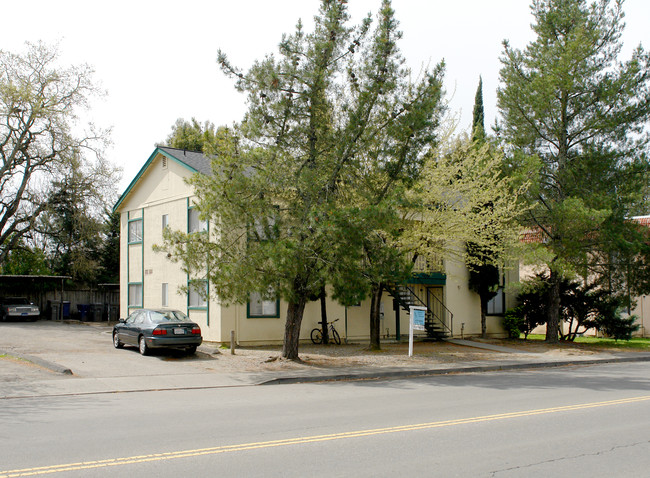 408 March Ave in Healdsburg, CA - Building Photo - Building Photo