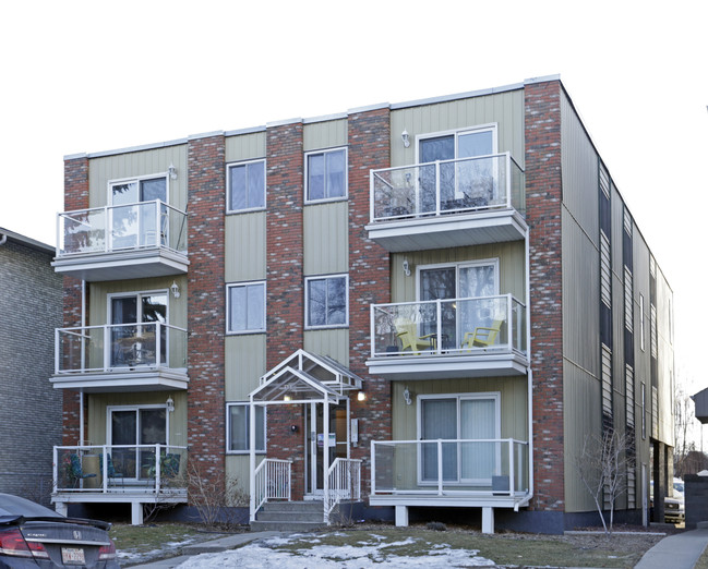 645 Meredith Rd NE in Calgary, AB - Building Photo - Primary Photo