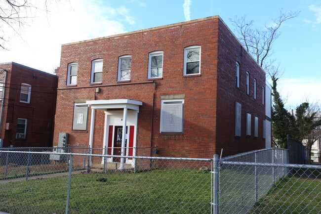 3205 Buena Vista Ter SE