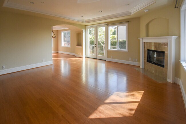 2212 Marshallfield Ln in Redondo Beach, CA - Building Photo - Building Photo
