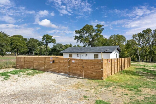 1507 Bastrop Hwy in Austin, TX - Building Photo - Building Photo