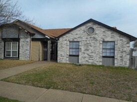 7001 Sorcey Rd in Dallas, TX - Building Photo