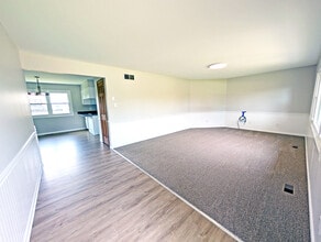 23209 W Mound Rd in Joliet, IL - Foto de edificio - Building Photo