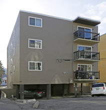 836 4th Ave NW in Calgary, AB - Building Photo - Building Photo