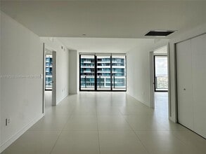 1300 S Miami Ave, Unit 4209 in Miami, FL - Building Photo - Building Photo