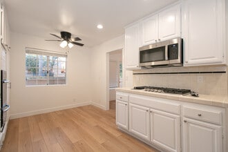 5200 White Oak Ave, Unit 63 in Encino, CA - Foto de edificio - Building Photo