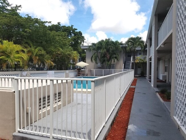 6565 Santona St in Coral Gables, FL - Building Photo - Building Photo