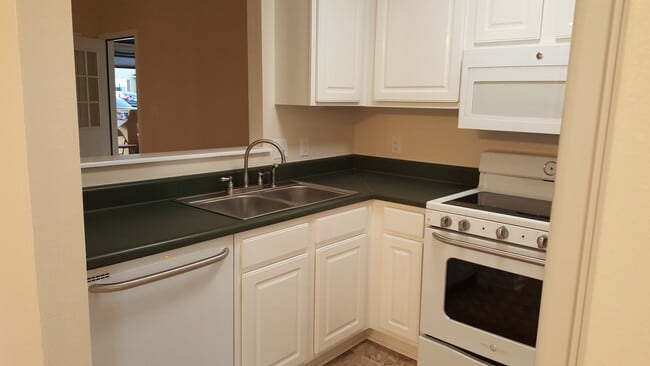 107 Enlish Dr in Bonaire, GA - Building Photo - Building Photo