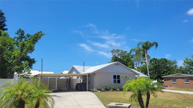 4040 Longhorn Dr in Sarasota, FL - Building Photo - Building Photo