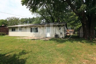 1150 Flicker Dr in Florissant, MO - Building Photo - Building Photo