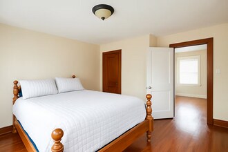 532 W Ravenwood Ave in Youngstown, OH - Building Photo - Building Photo