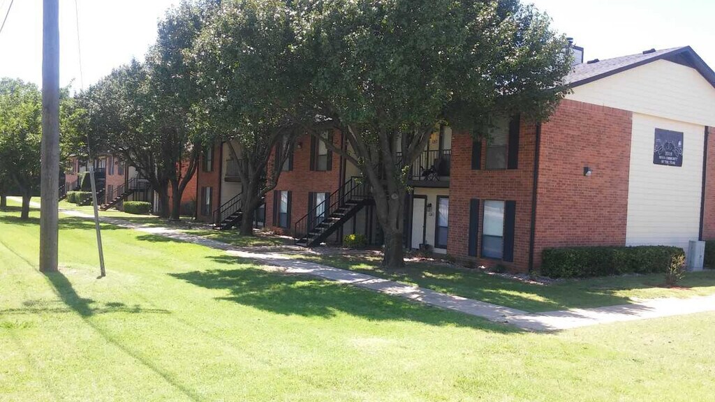 Whitehorse Apartments in Yukon, OK