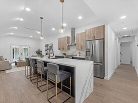 1826 Woodcrest Dr in Houston, TX - Building Photo