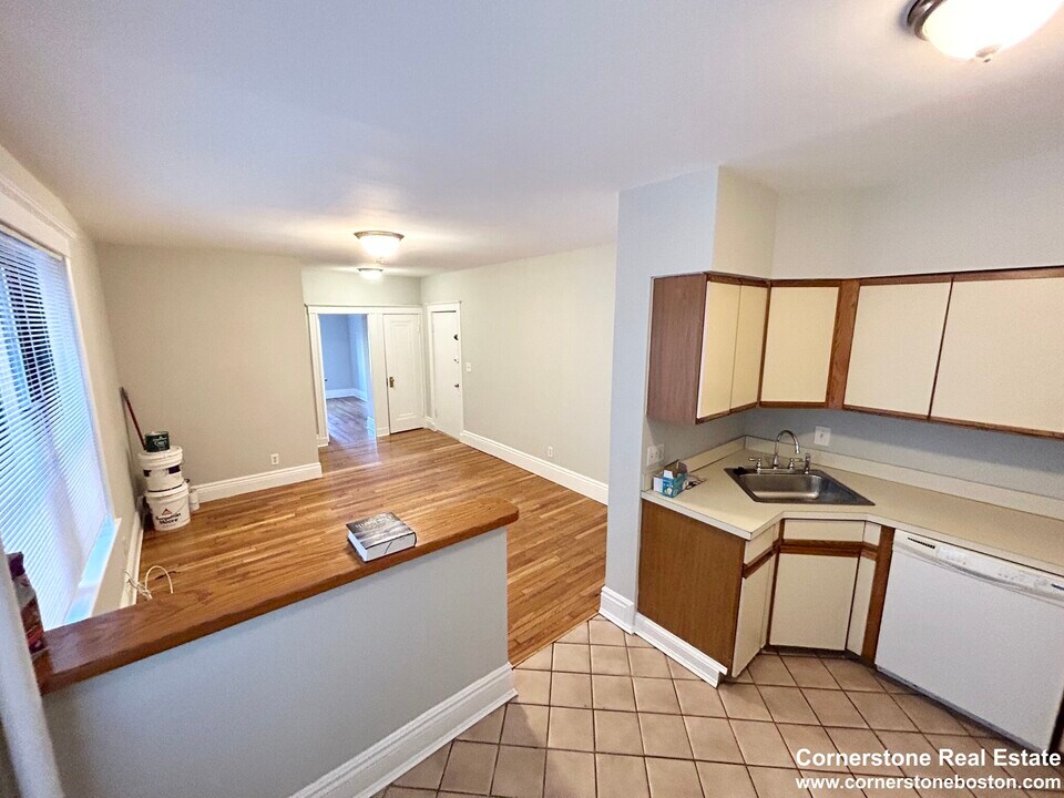 1758 Commonwealth Ave, Unit 1 in Boston, MA - Building Photo